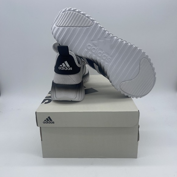 Athletic_Shoes